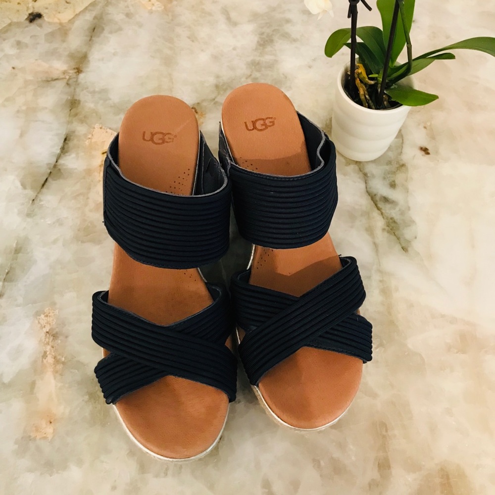 UGG Hilarie Sandal Wedge in Navy